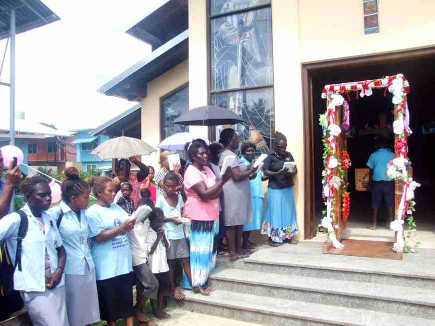 Parishioners Of St Peter Parish Welcome Back The Holy Door In Gizo